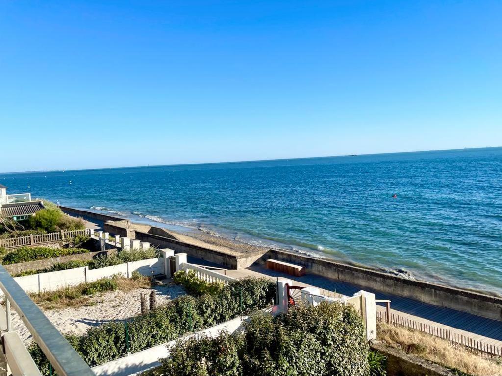 Large Studio Direct Access To The Beach Порнише Экстерьер фото