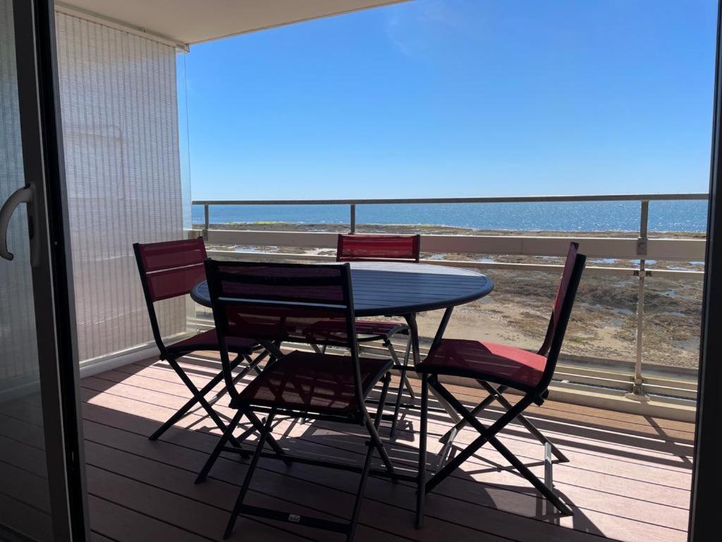 Large Studio Direct Access To The Beach Порнише Экстерьер фото